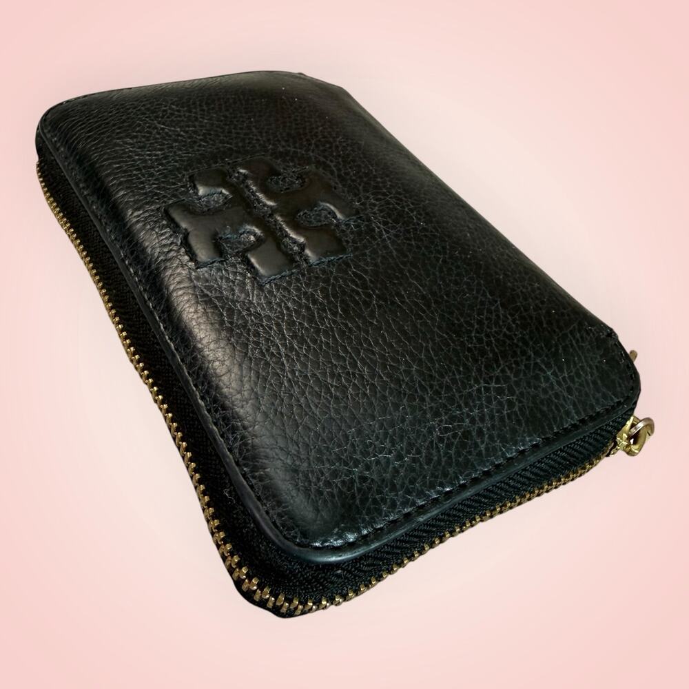 Tory Burch Black Leather Wristlet Wallet Embossed Logo Zip Bi Fold Card Holder - Picture 5 of 9